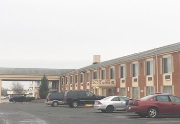 Top 10 Hotels In Sandwich Illinois