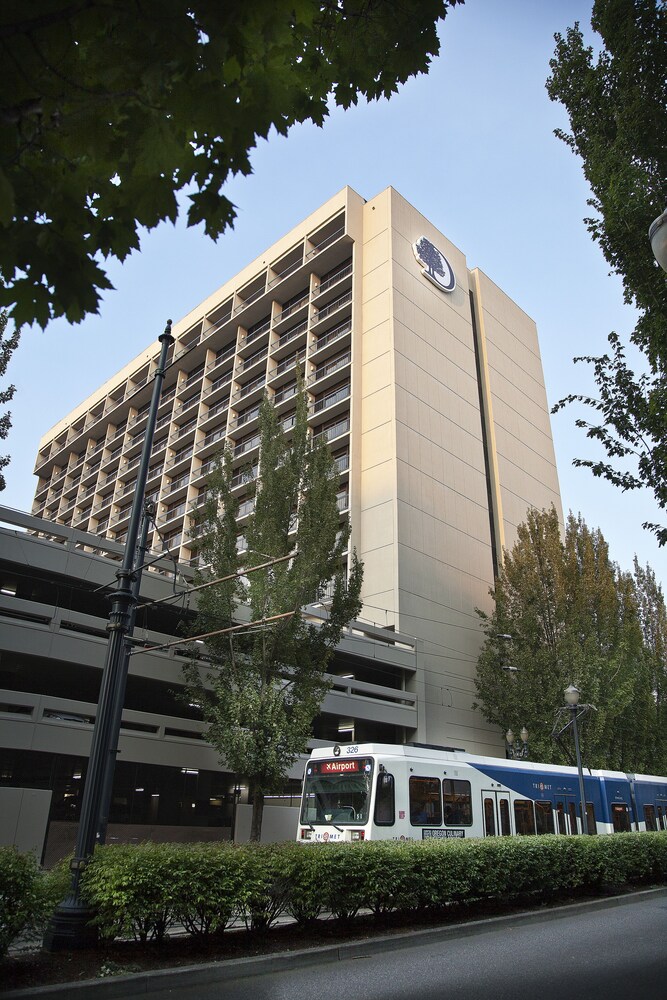 Book DoubleTree by Hilton Hotel Portland in Portland