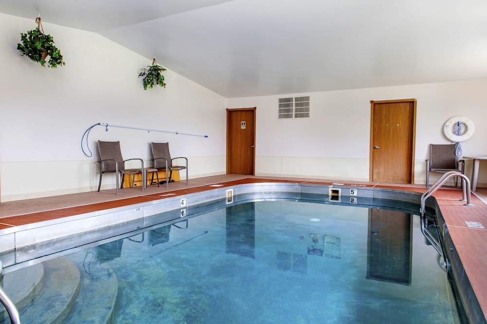 Book Quality Inn In Greensburg Hotels Quality Inn Batesville Indoor Pool