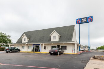 15 Closest Hotels To Baybrook Mall In Friendswood