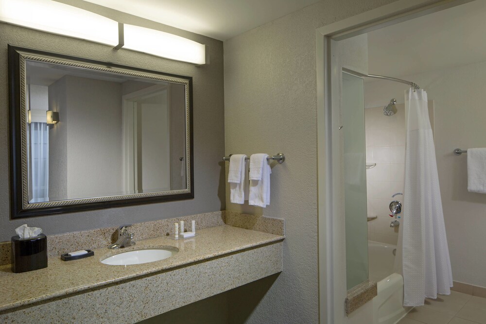 Book Courtyard By Marriott Fort Lauderdale Airport Cruise Port In Dania Beach Hotels Com