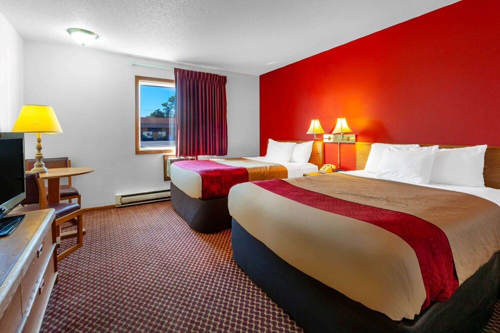 Book Travelodge By Wyndham Escanaba In Escanaba Hotelscom