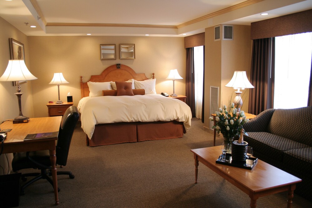 Book Ambador Hotel Milwaukee In Hotels Ambador Hotel Milwaukee