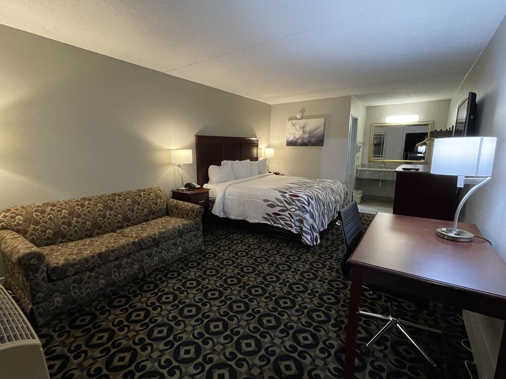 卡尔曼红屋顶酒店