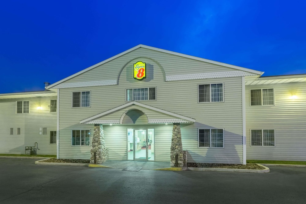 Book Super 8 By Wyndham Hamilton In Hotels Super 8 By Wyndham Hamilton