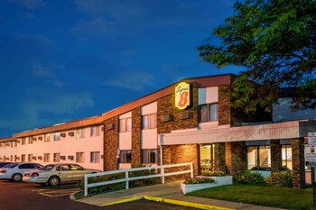 Top 10 Hotels In Brooklyn Center From 51 Night