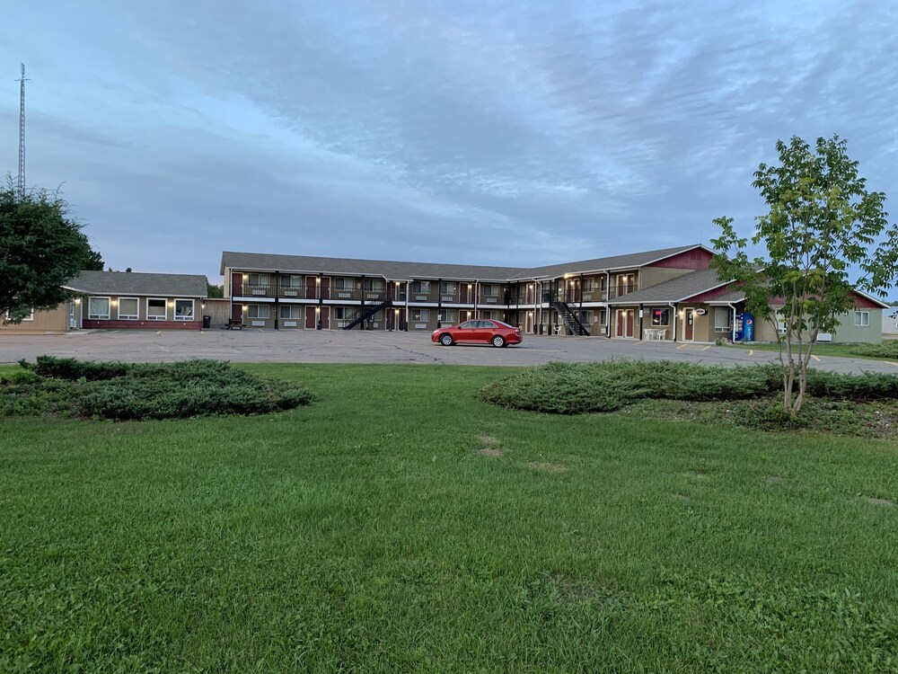 Book Pine River Inn in Pine River