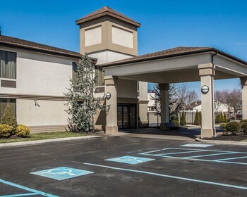 Top 10 Hotels In Levittown Pennsylvania