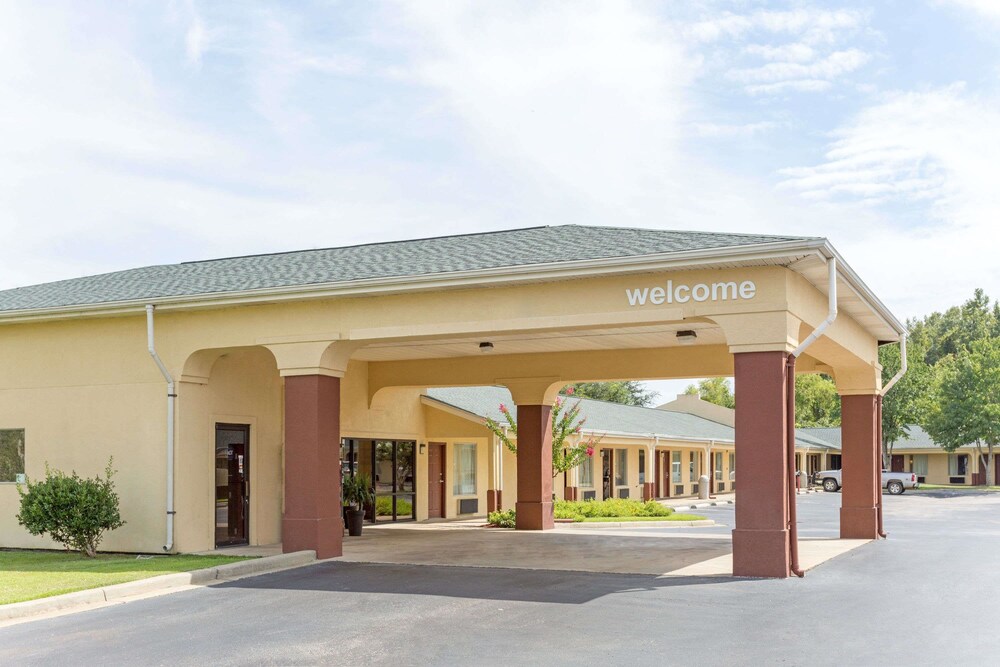 Book Americas Best Value Inn Suites Sumter In Hotels Americas Best Value Inn Suites Sumter