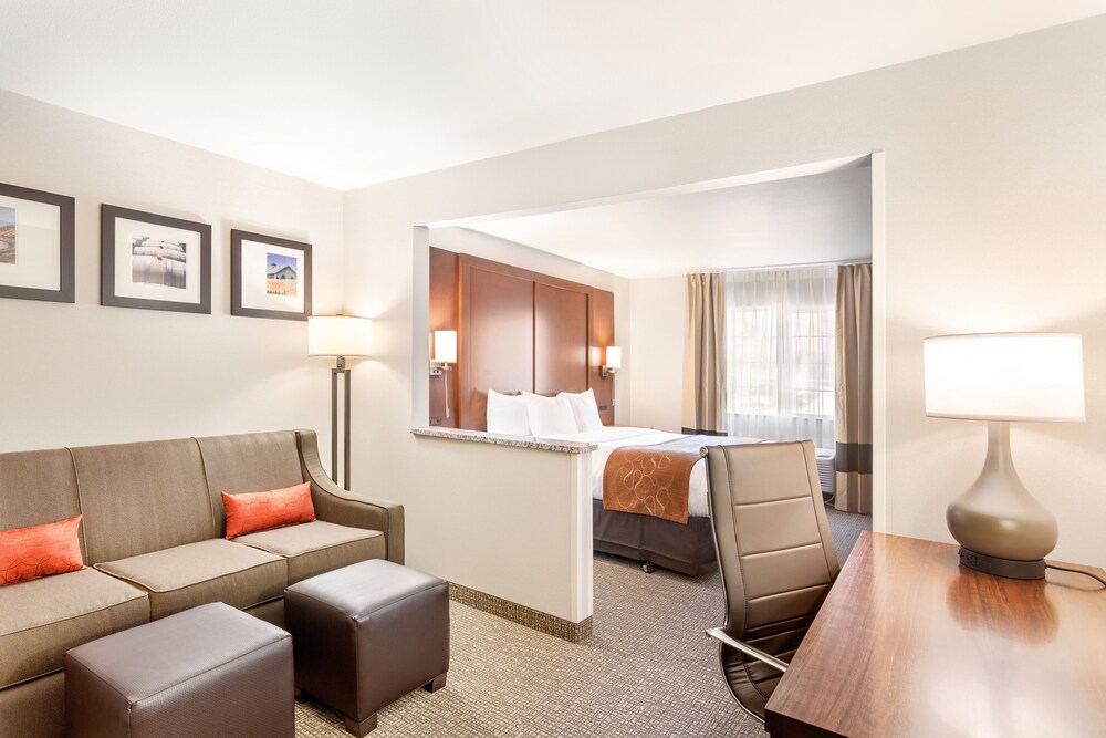Book Comfort Suites Yakima In Selah Hotels Comfort Suites Yakima