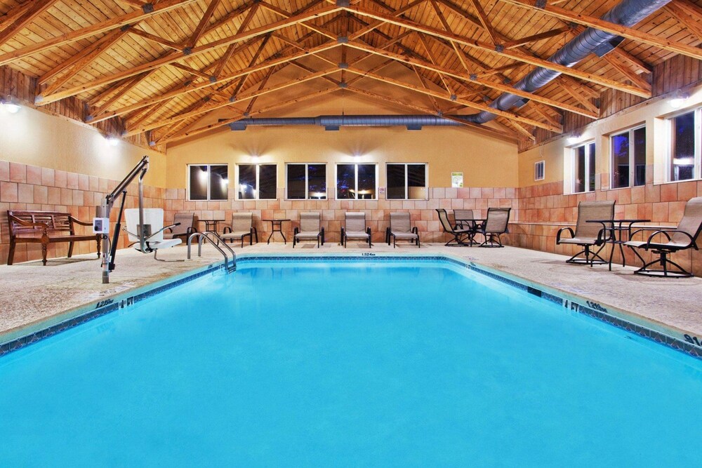 Book Comfort Inn In Blairsville Hotels Comfort Inn Blairsville Pool