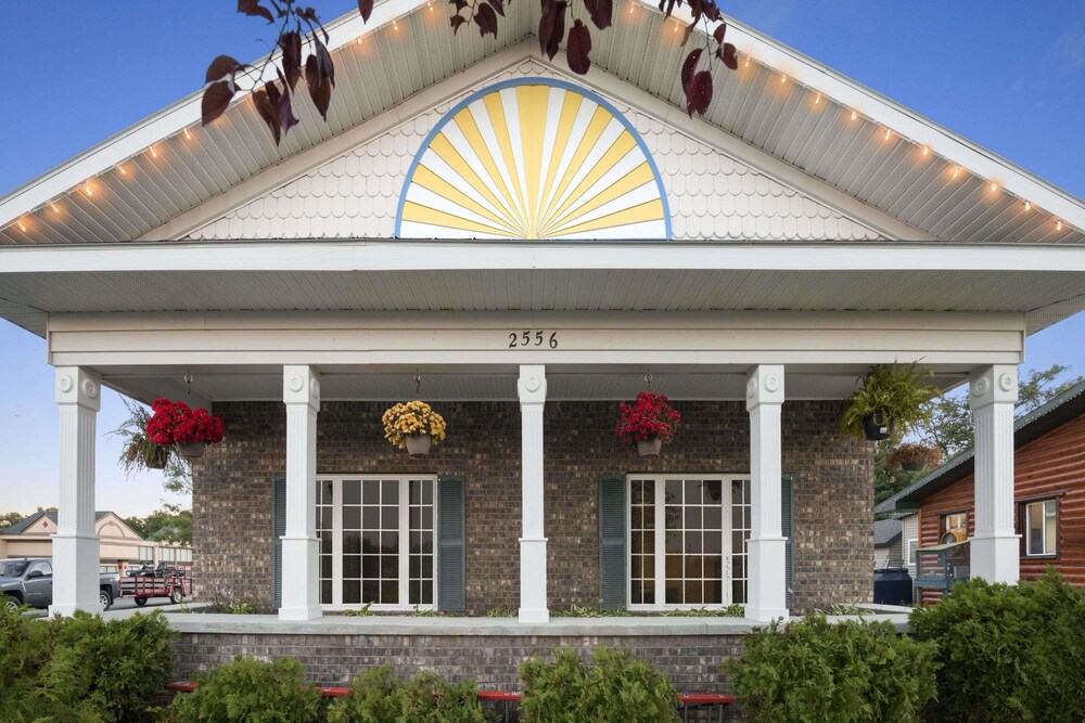 Book Days Inn Grayling Mi In Hotels Days Inn Grayling Mi