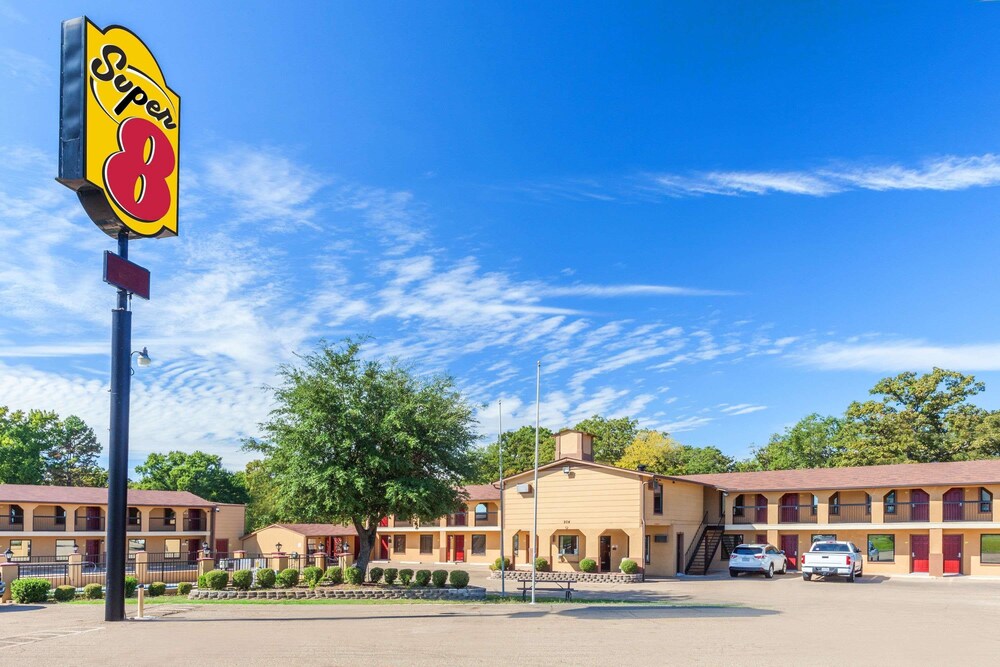 Book Super 8 By Wyndham Mt Pleasant Tx In Mount Hotels Super 8 By Wyndham Mt Pleasant Tx Mount