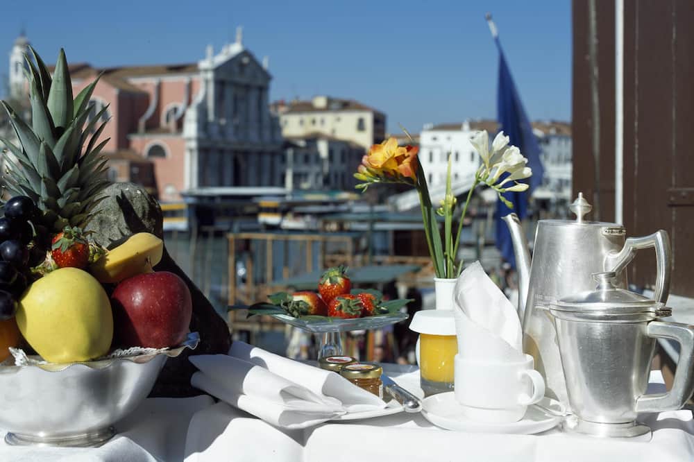 Book Hotel Carlton on the Grand Canal in Venice Book Hotel Carlton on the Grand Canal in Venice