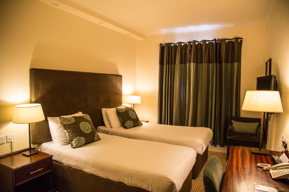 The Cairn Hotel Bathgate Info Photos Reviews Book At Hotels The Cairn Hotel Bathgate