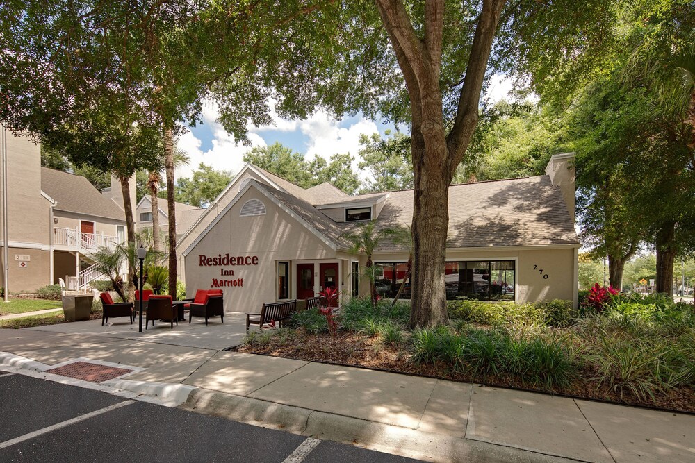 Altamonte Springs Wekiva Square In Altamonte Springs Fl Sola Salon Studios
