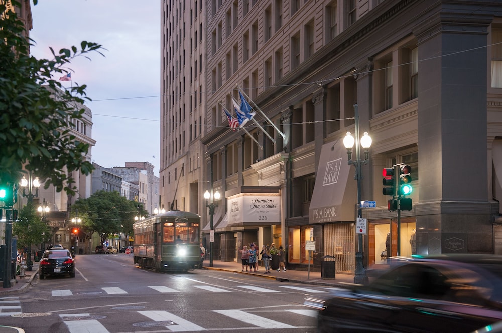Book Hampton Inn Suites New Orleans Downtown French Quarter Book Hampton Inn Suites New Orleans Downtown French Quarter Area In Hotels