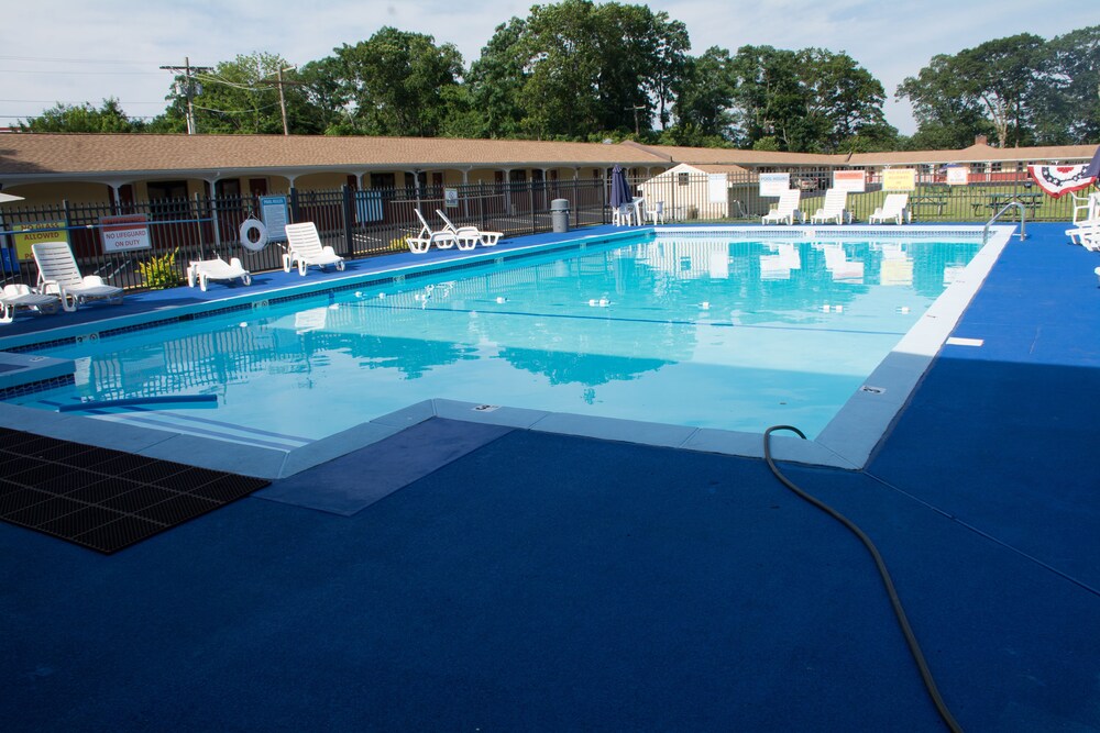 Atlantic Inn Suites In Wall Township Hotels Atlantic Inn Suites Wall Township Außenpool