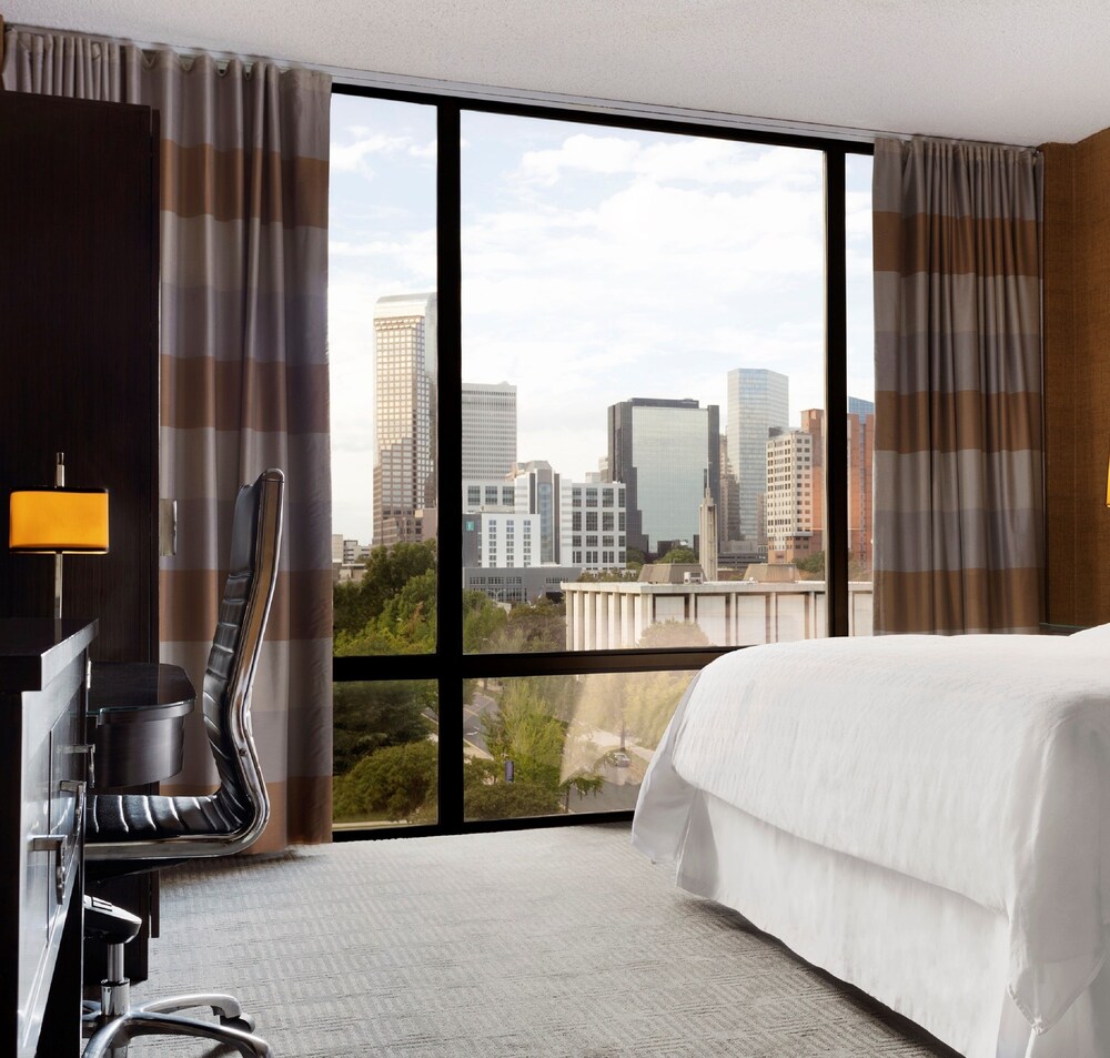 Book Sheraton Charlotte Hotel in Charlotte