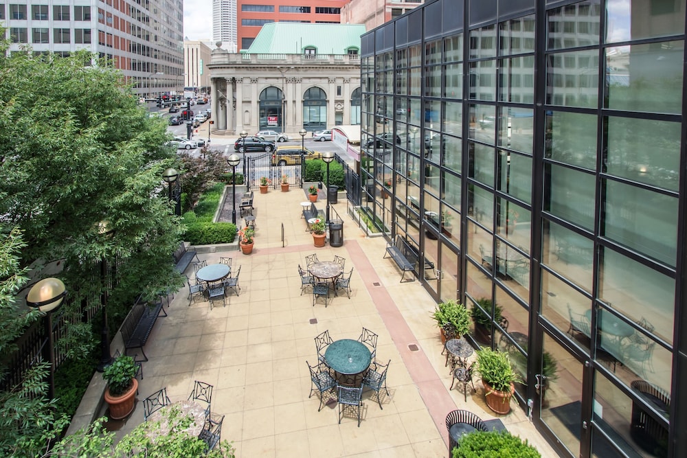 Book City Place St Louis Downtown Hotel In Hotels City Place St Louis Downtown Hotel Courtyard View