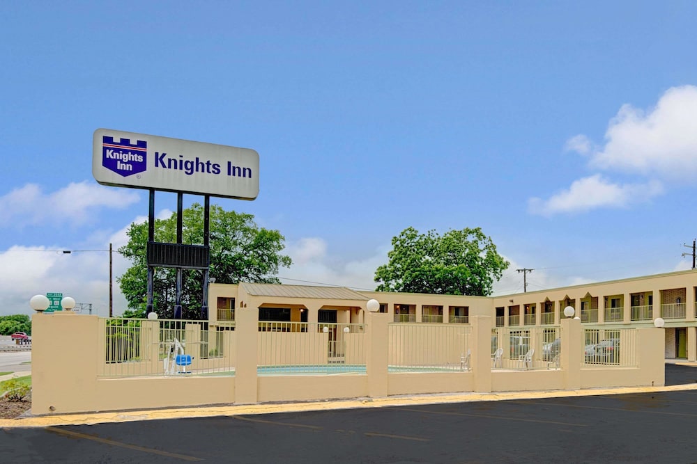 Book Knights Inn San Marcos In Hotels Knights Inn San Marcos