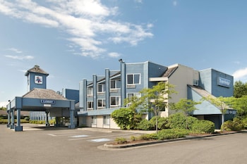 Top 10 Hotels With A Pool In Parksville British Columbia