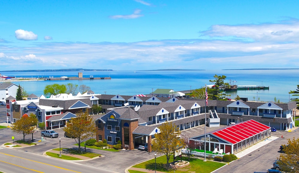 Book Days Inn Mackinaw City Lakeview In Hotels Days Inn Mackinaw City Lakeview