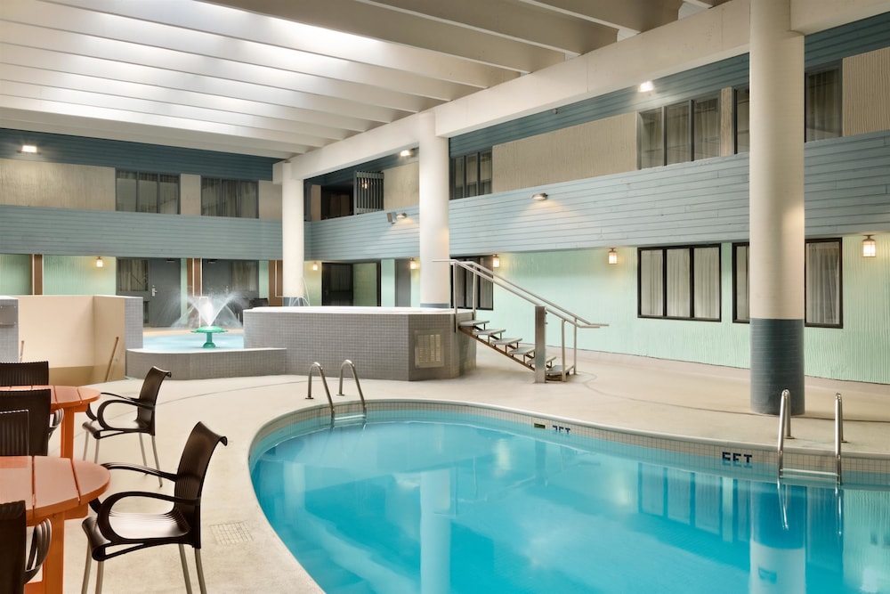 Book Travelodge Hotel Saskatoon in Saskatoon | Hotels.com