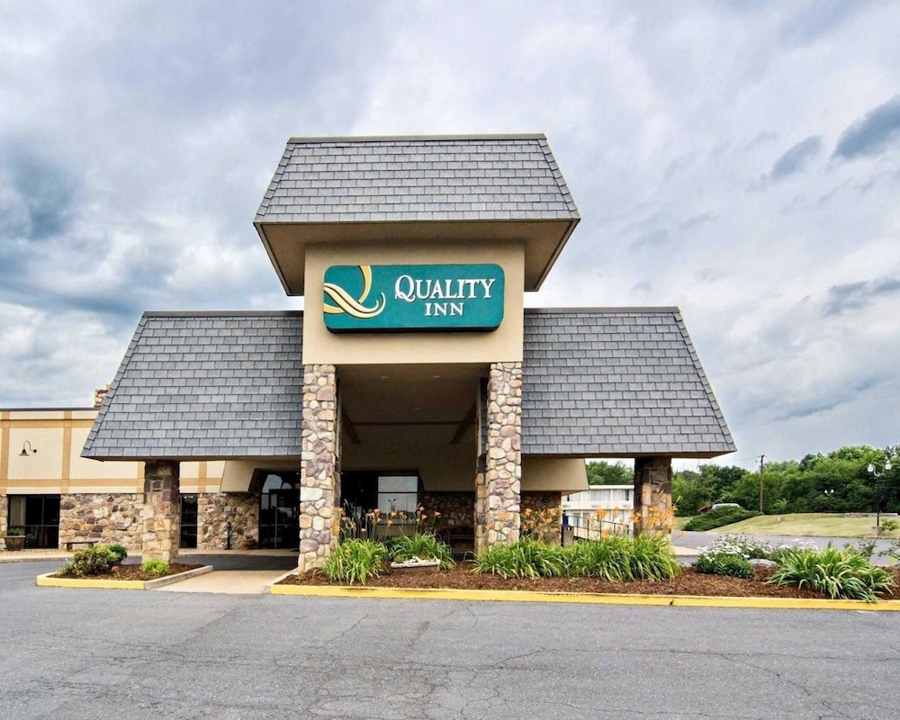 Book Quality Inn Shenandoah Valley In New Market Hotels Quality Inn Shenandoah Valley New Market