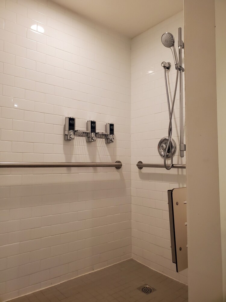 1221 S Casino Center Blvd