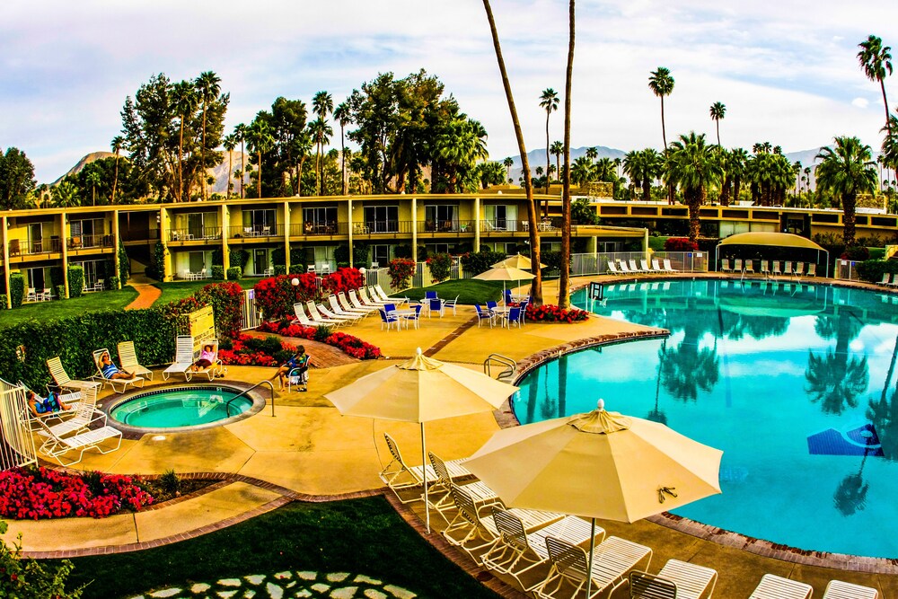 Book Shadow Mountain Resort in Palm Desert