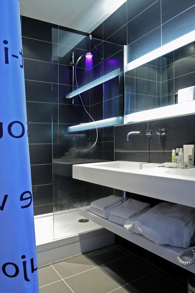 Book Hotel Mercure Paris Tour Eiffel Pont Mirabeau In Paris Hotels Com