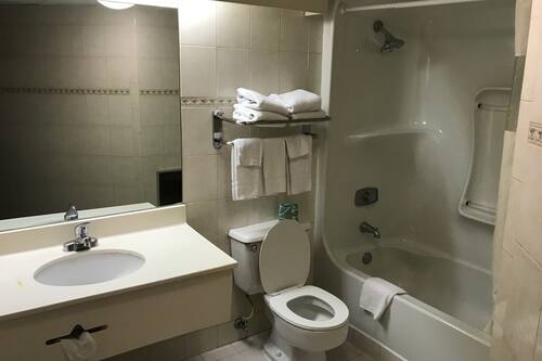 ハワード ジョンソン ホテル バイ ウィンダム ニューアーク エアポート ニューアーク の宿泊予約 ホテルズドットコム ハワード ジョンソン ホテル バイ ウィンダム ニューアーク エアポート ニューアーク の宿泊予約 ホテルズドットコム