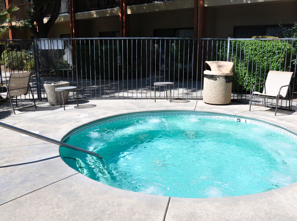 Book Piccadilly Inn Airport In Fresno Hotels Com
