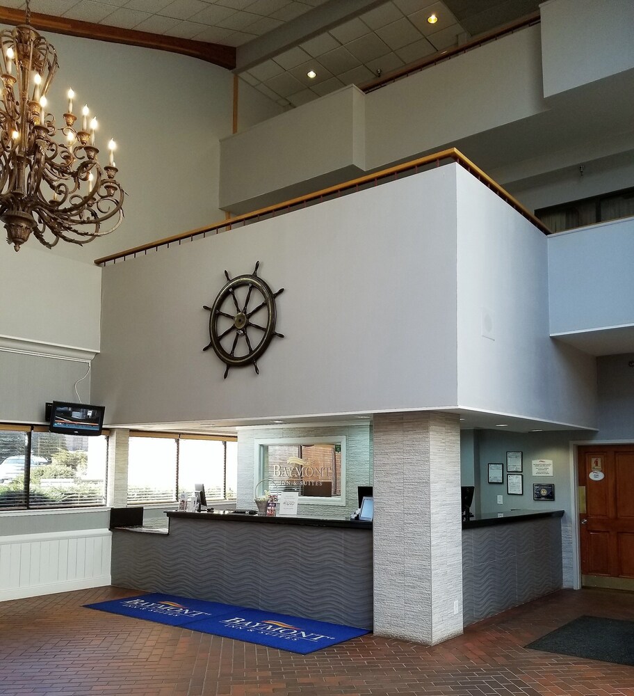 Book Baymont by Wyndham Manitowoc Lakefront in Manitowoc
