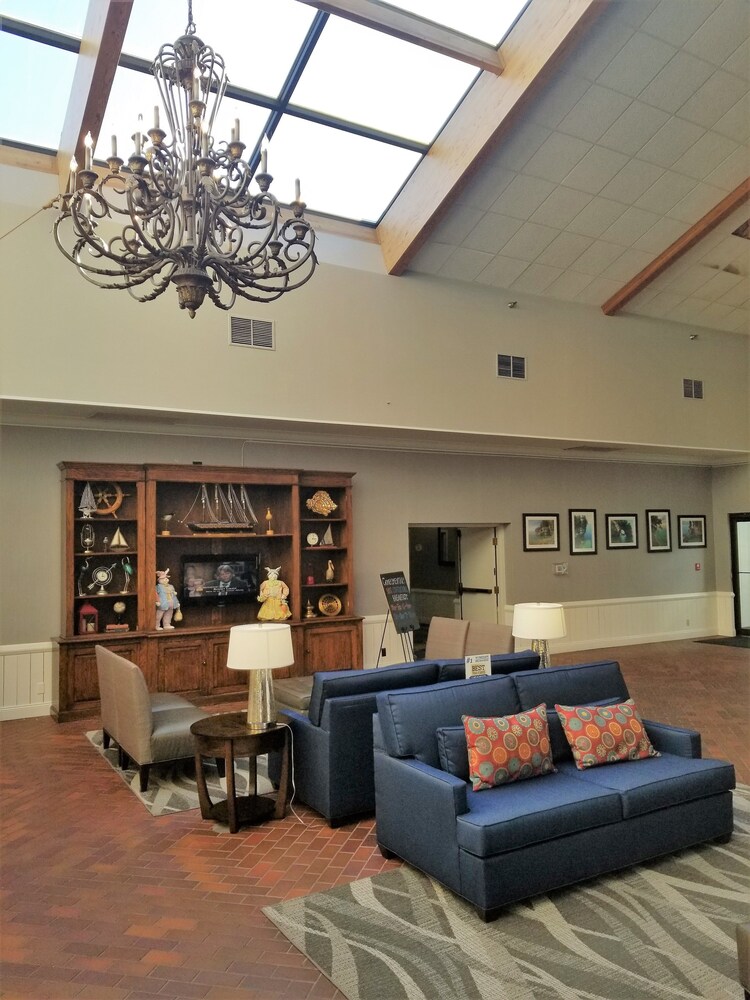 Book Baymont by Wyndham Manitowoc Lakefront in Manitowoc