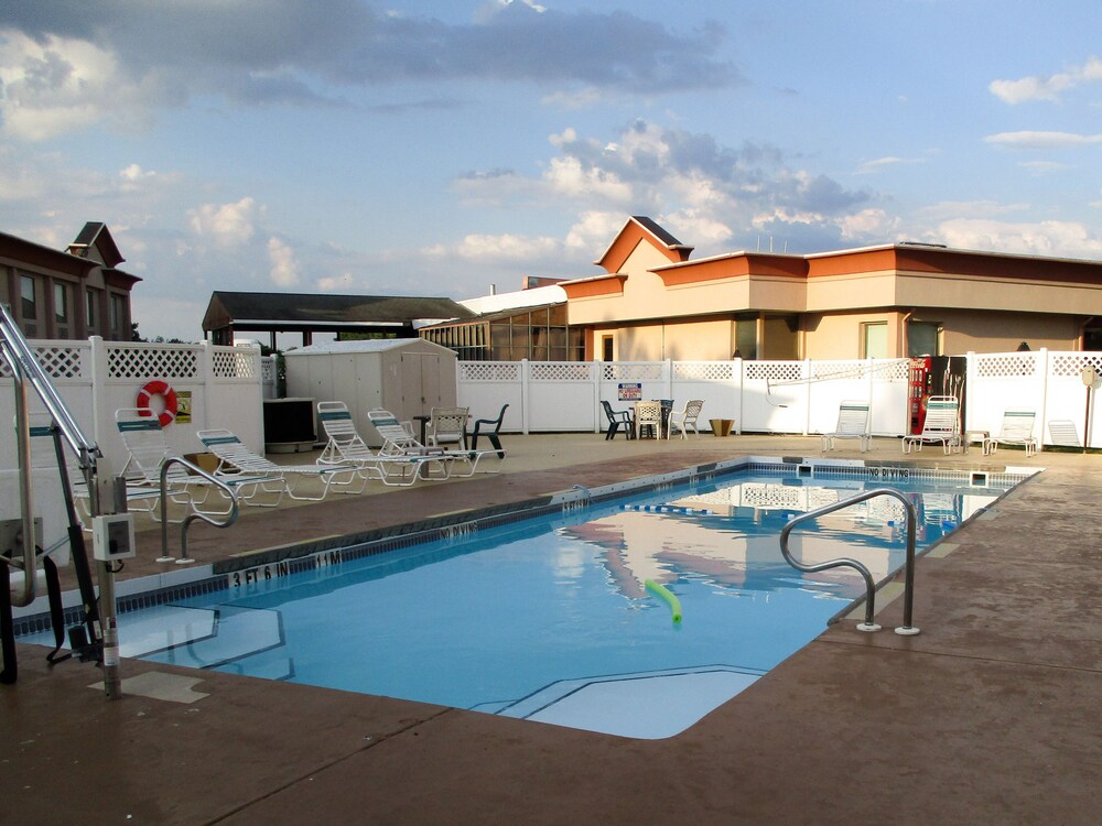 Book Motel 6 Chambersburg Pa In Hotels Motel 6 Chambersburg Pa Pool