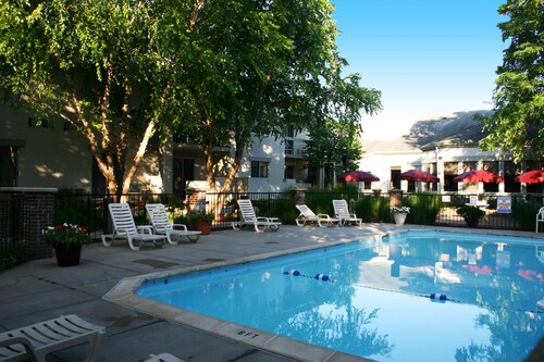 Top Pet Friendly Hotels In Topeka Kansas Hotelscom