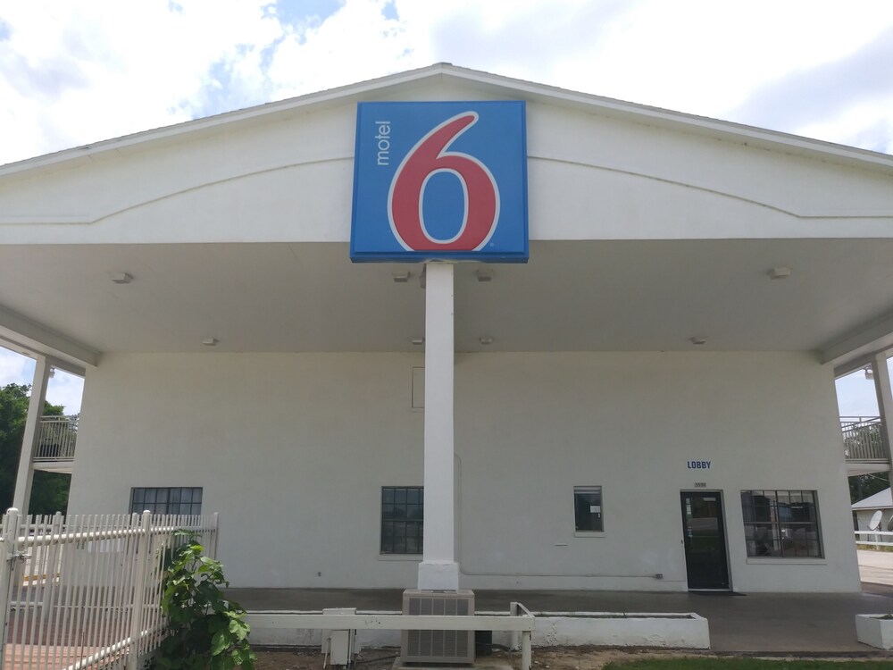 Book Motel 6 Giddings Tx In Hotels Motel 6 Giddings Tx