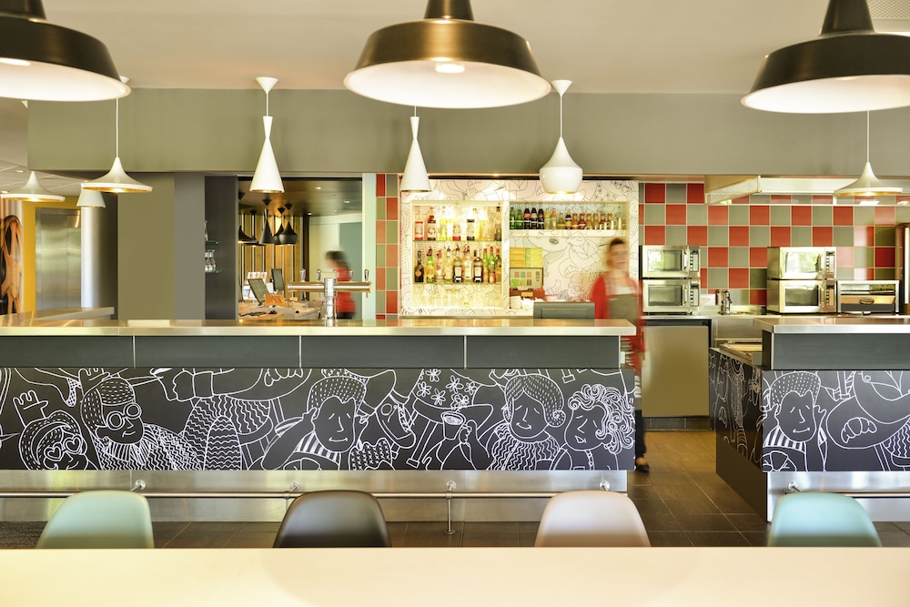 ibis Avignon Centre Gare à partir de 43 € ibis Avignon Centre Gare à partir de 43 €