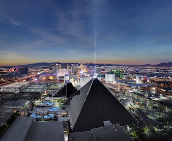 Las Vegas Hotel Deals Up To 50 Off At Hotels Luxor Hotel And