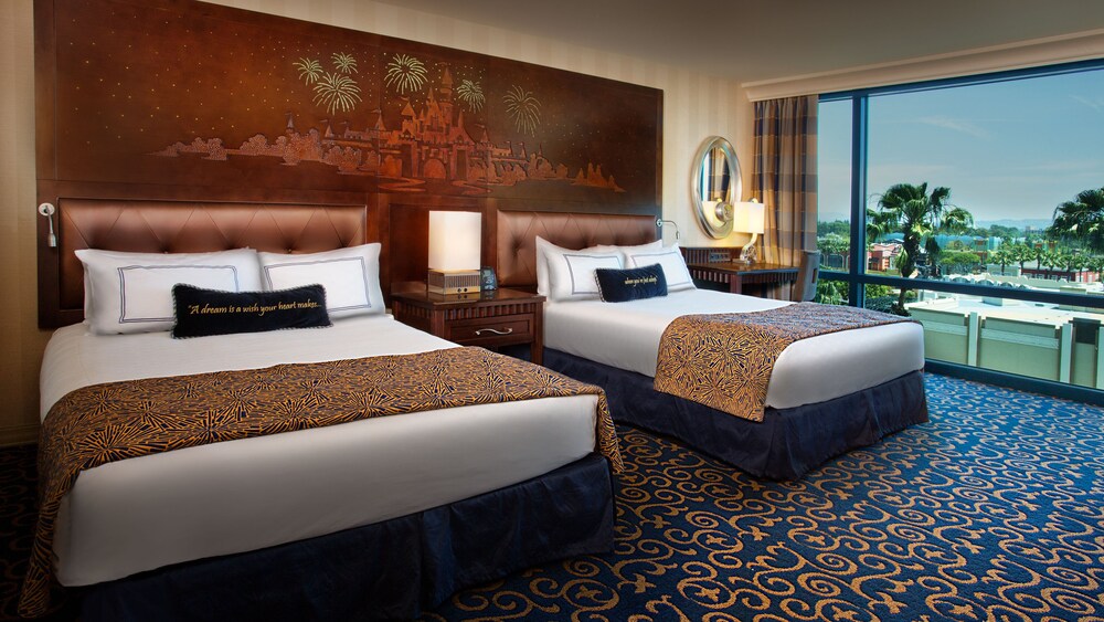 ディズニーランド ホテル ダウンタウン ディズニー地区の近くに位置し レストランを併設した郊外のリゾート 宿泊予約はホテルズドットコム