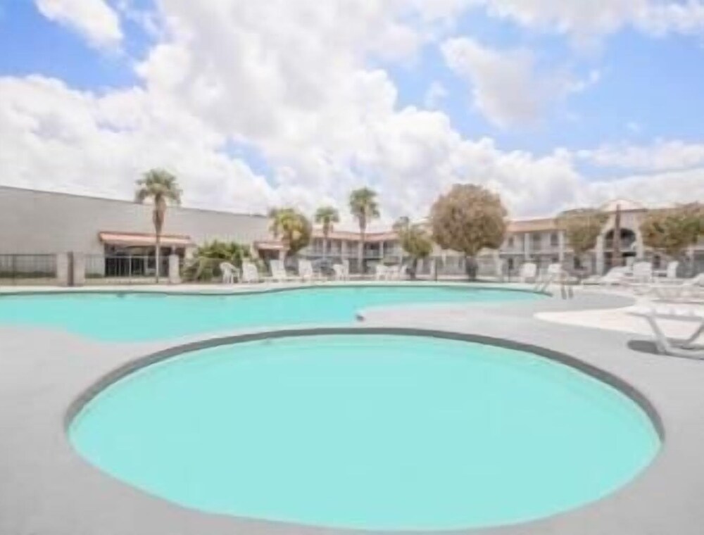 Book Super 8 By Wyndham New Iberia In New Iberia Hotels Com