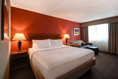Holiday Inn Cincinnati Riverfront Covington Info Photos Reviews Book At Hotels Com