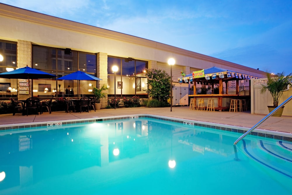 Book Red Lion Hotel North Baltimore In Hotels Red Lion Hotel North Baltimore Lutherville Timonium Outdoor Pool