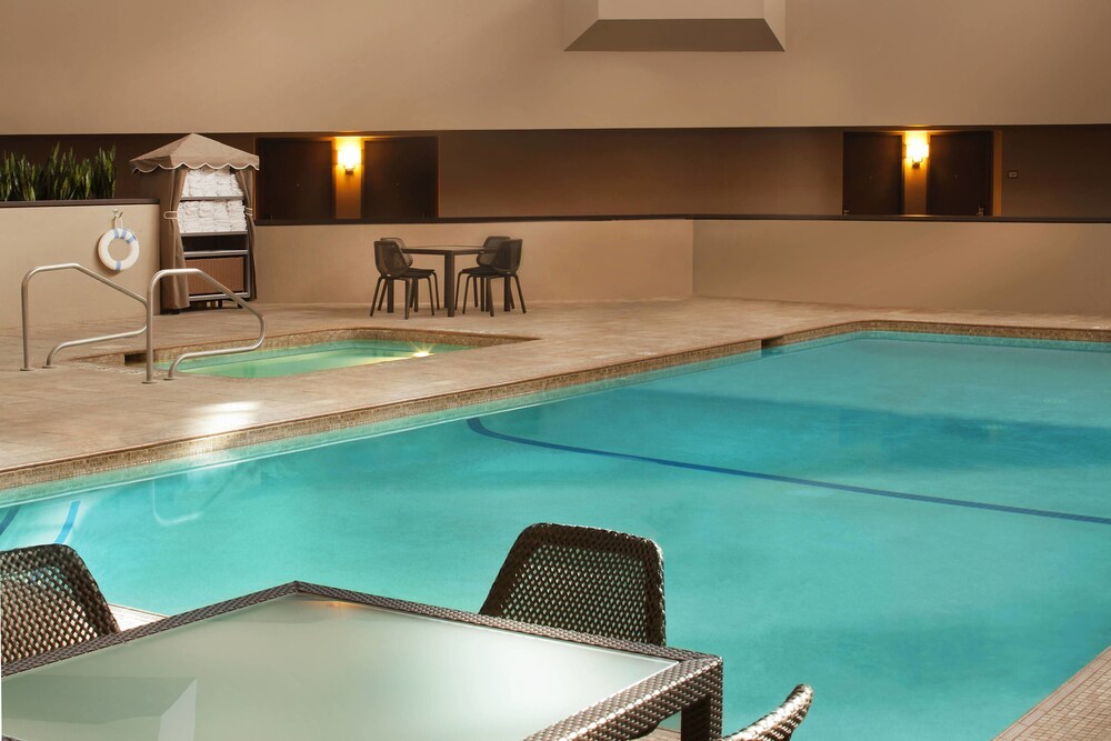 Book Sheraton Minneapolis West Hotel In Minnetonka Hotelscom