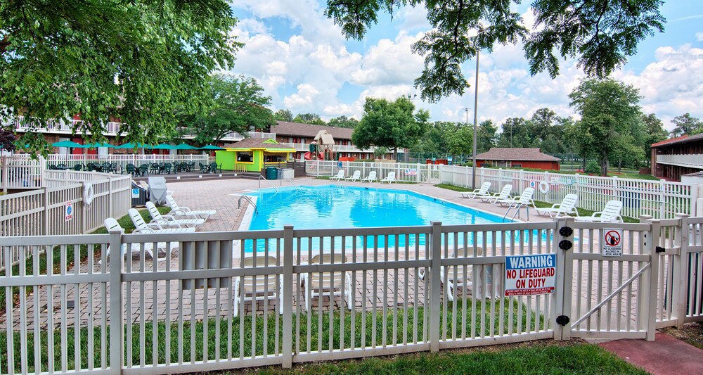 Book Centerstone Inn Doswell Va In Hotels Centerstone Inn Doswell Va Outdoor Pool