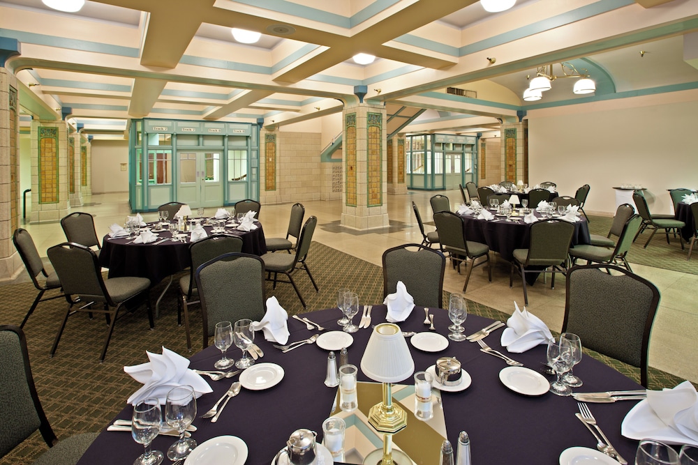 Book Crowne Plaza Indianapolis Downtown Union Station In Crowne Plaza Indianapolis Downtown Union Station Banquet Hall