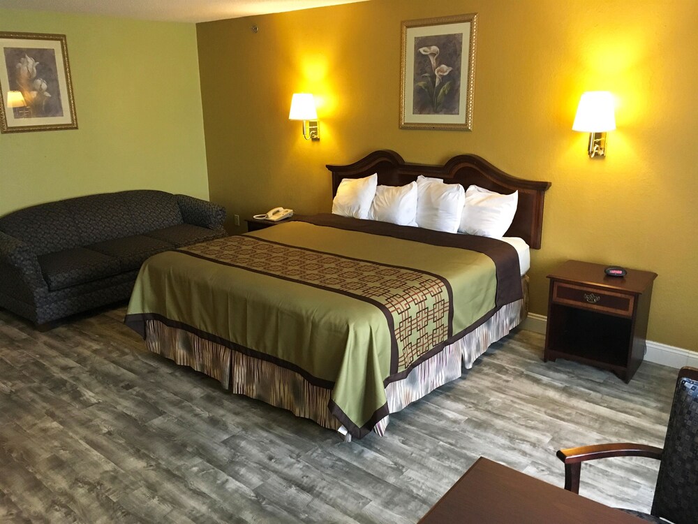 Book Motel 6 Grand Rivers Ky In Hotels Motel 6 Grand Rivers Ky Suite 1 King Bed