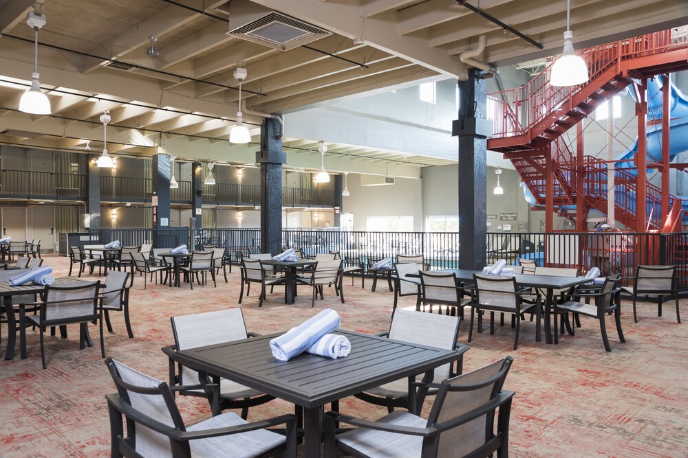 Book Delta Hotels By Marriott Grand Rapids Airport In Delta Hotels By Marriott Grand Rapids Airport Indoor Pool